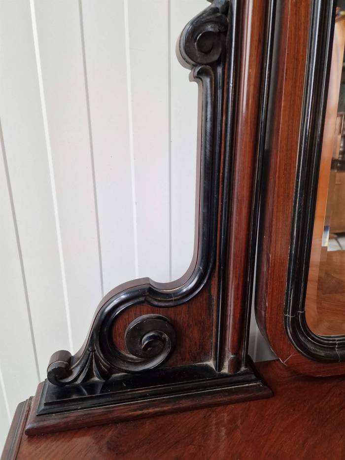 Chest of drawers with mirror