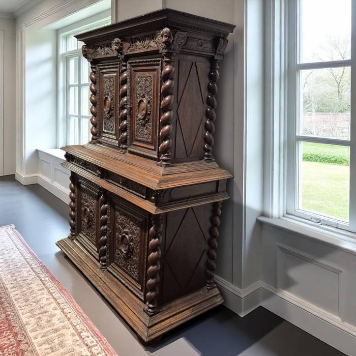 French Renaissance Revival Carved Oak Buffet à Deux Corps, 19 Century