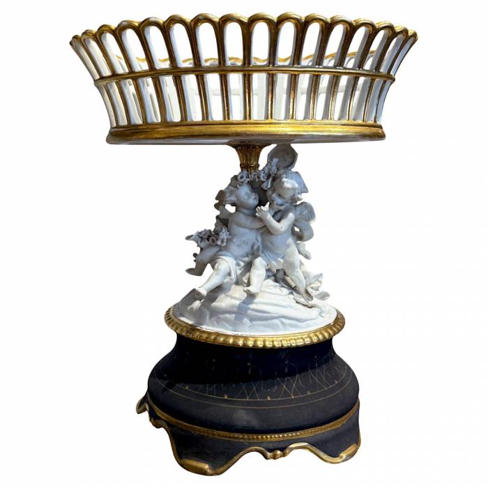 Paris Porcelain centerpiece with putti, 19th Century