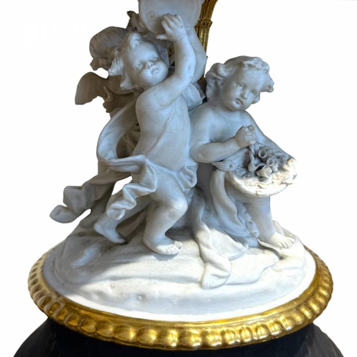 Paris Porcelain centerpiece with putti, 19th Century