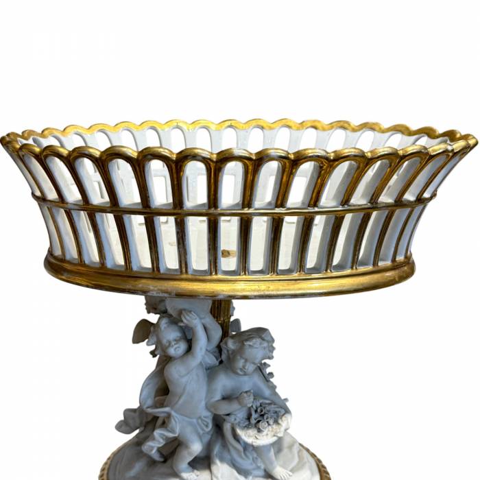 Paris Porcelain centerpiece with putti, 19th Century