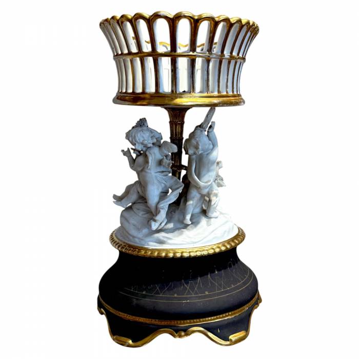 Paris Porcelain centerpiece with putti, 19th Century