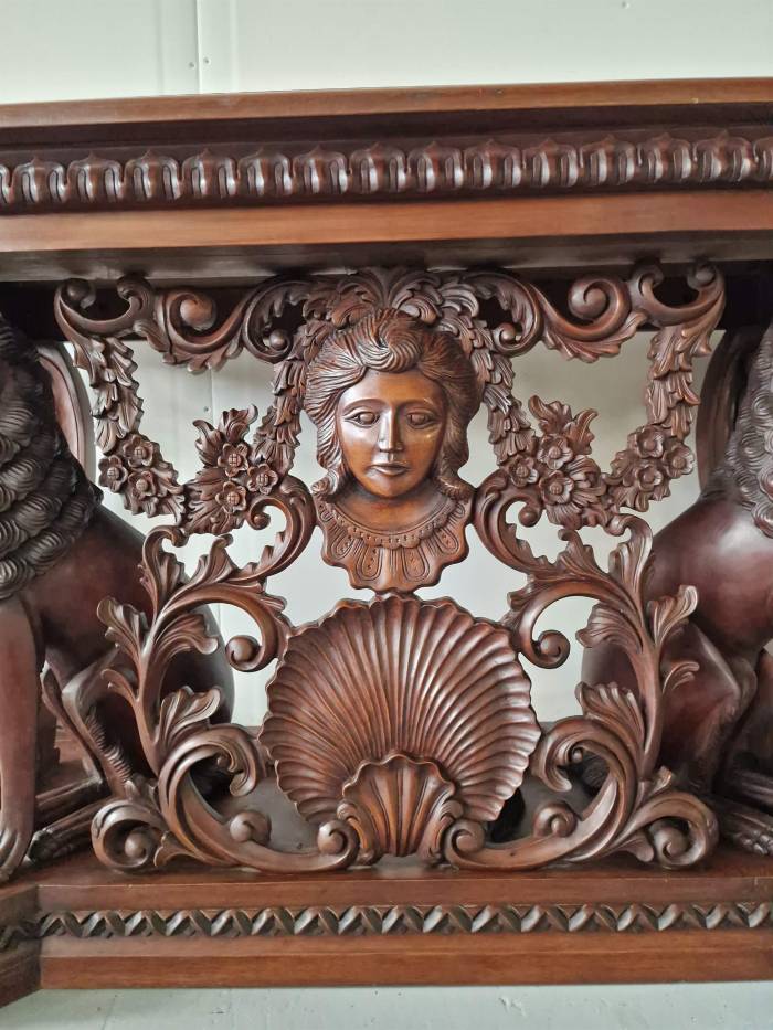 Console en acajou de style néo-Renaissance 