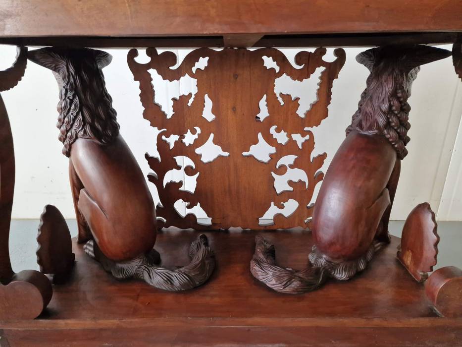 Console en acajou de style néo-Renaissance 
