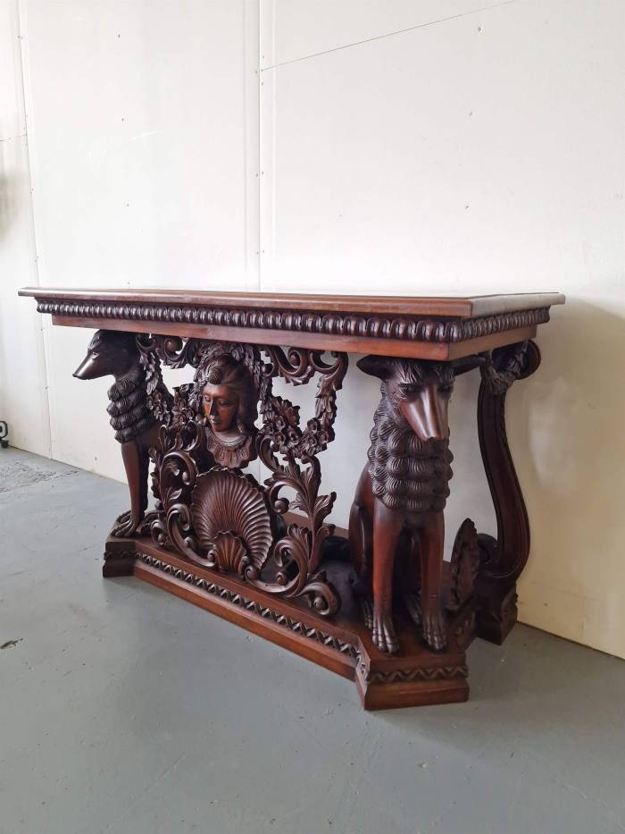 Console en acajou de style néo-Renaissance 
