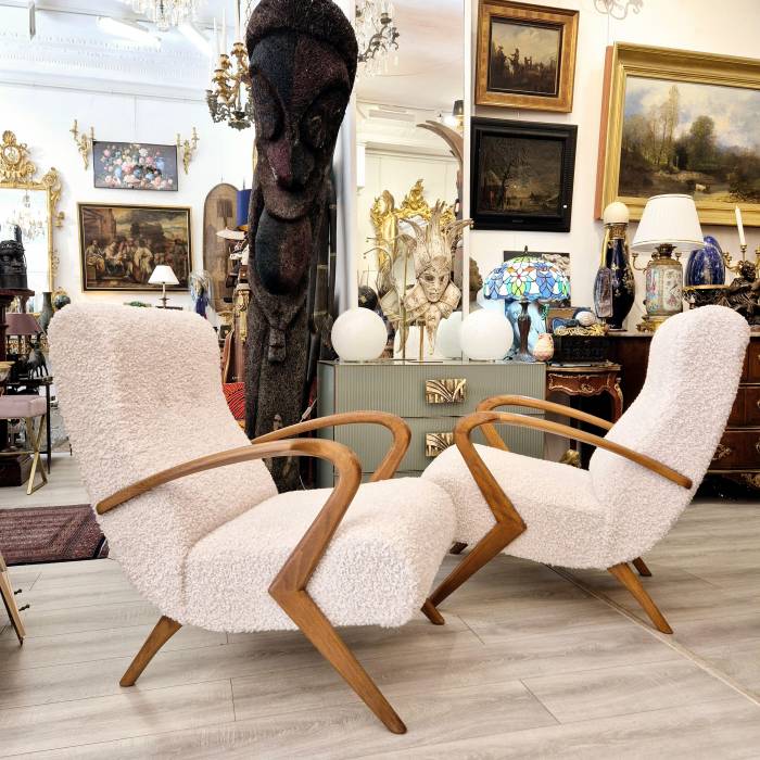 Buklē stila atpūtas krēslu pāris, piedēvēts Paolo Bufam, ap 1950. gadu 