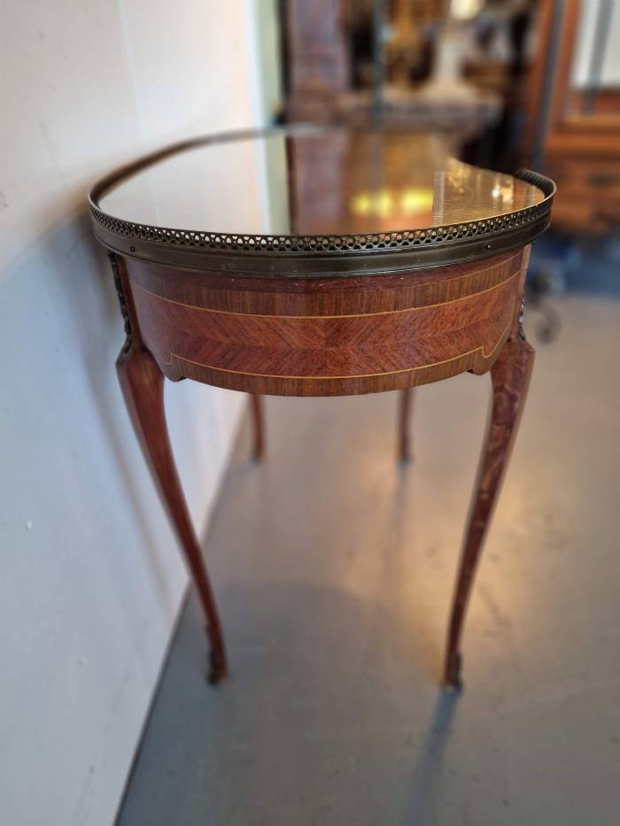 Ladies& 039; table