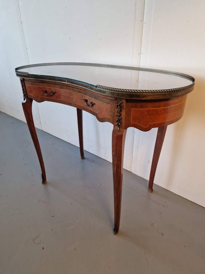 Ladies& 039; table