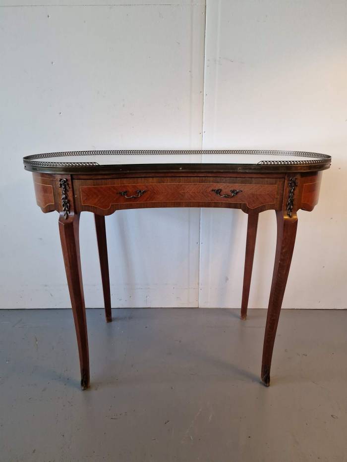 Ladies& 039; table