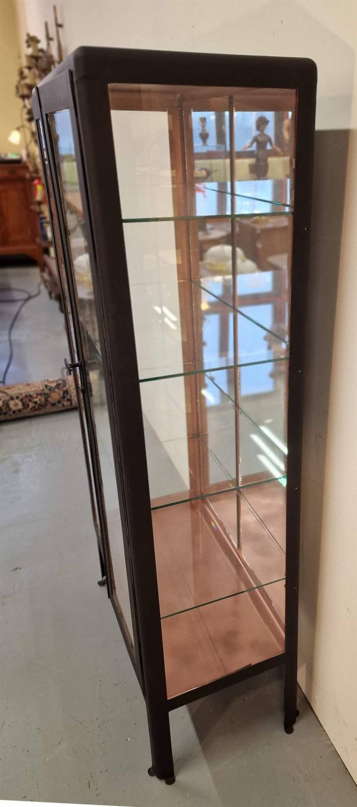 Restaurēta vitrīna 