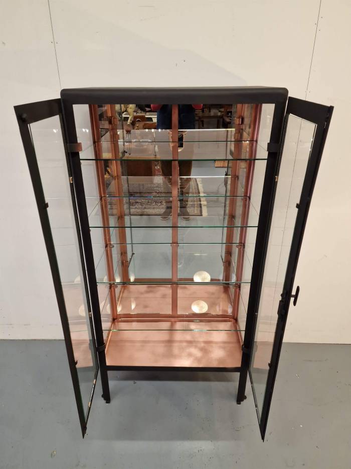 Restaurēta vitrīna 