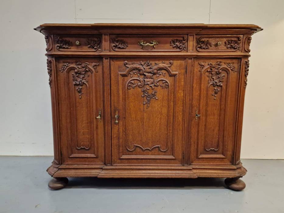 Sideboard with beautiful carvings