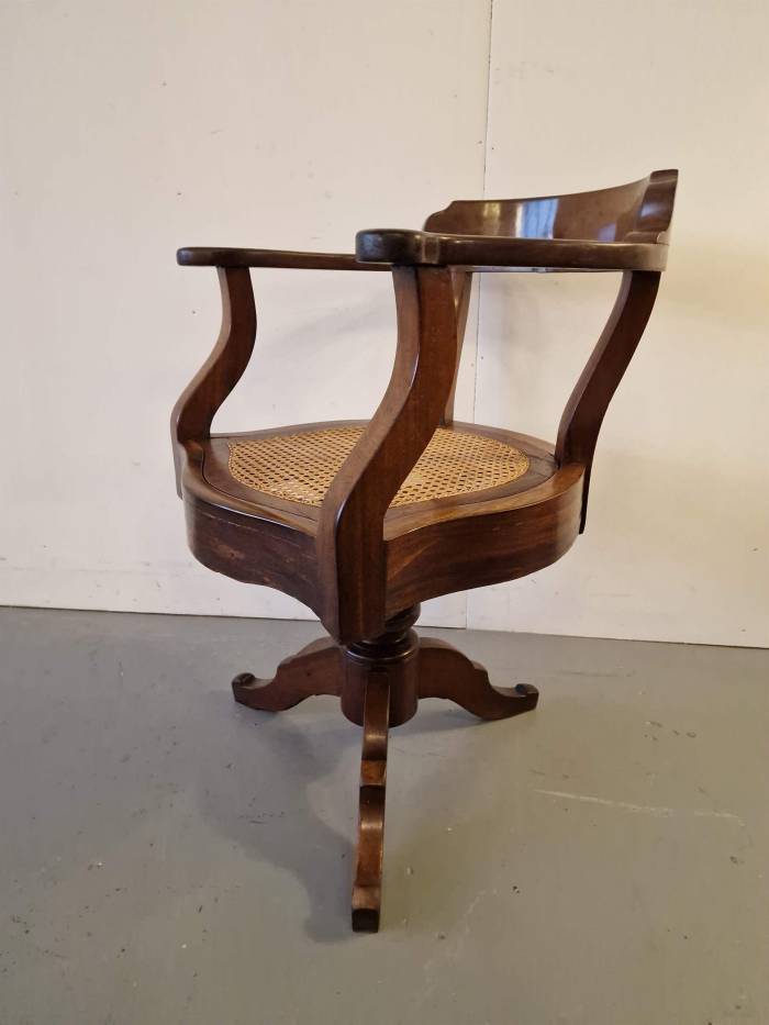 Desk chair
