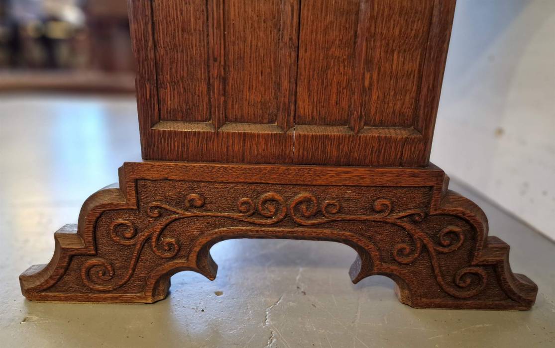 Bureau de style gothique 