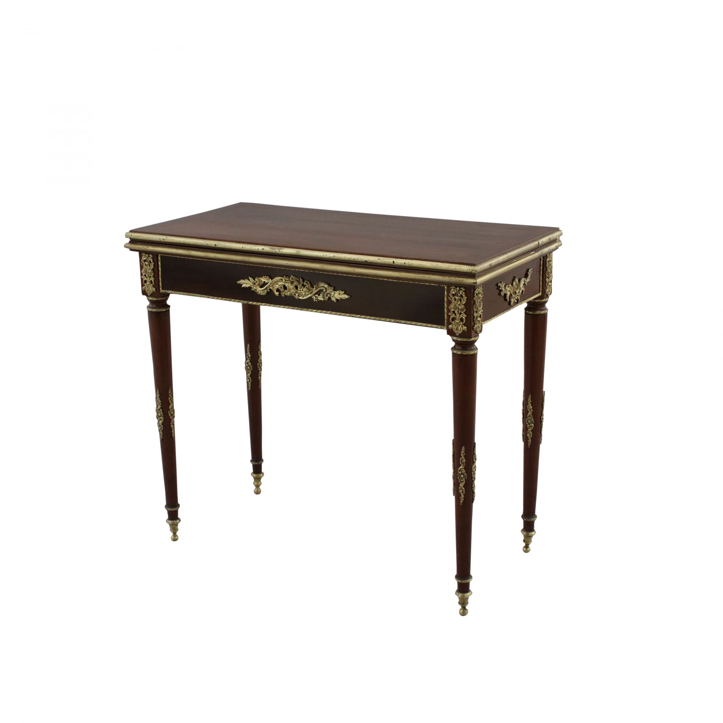 Louis-XVI-gaming--table
