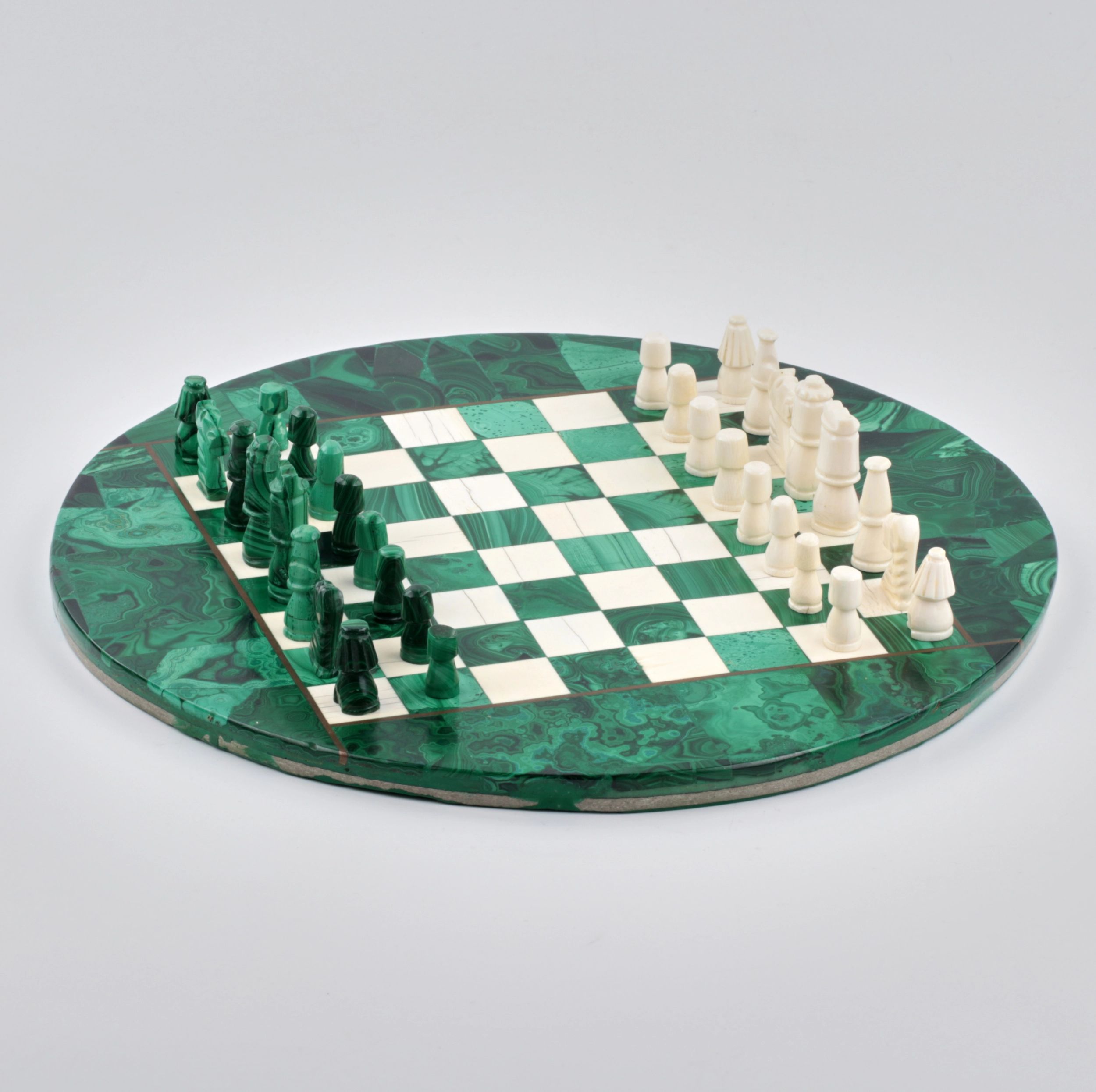 Malachite chess on a round playing board - Antiqon Marketplace