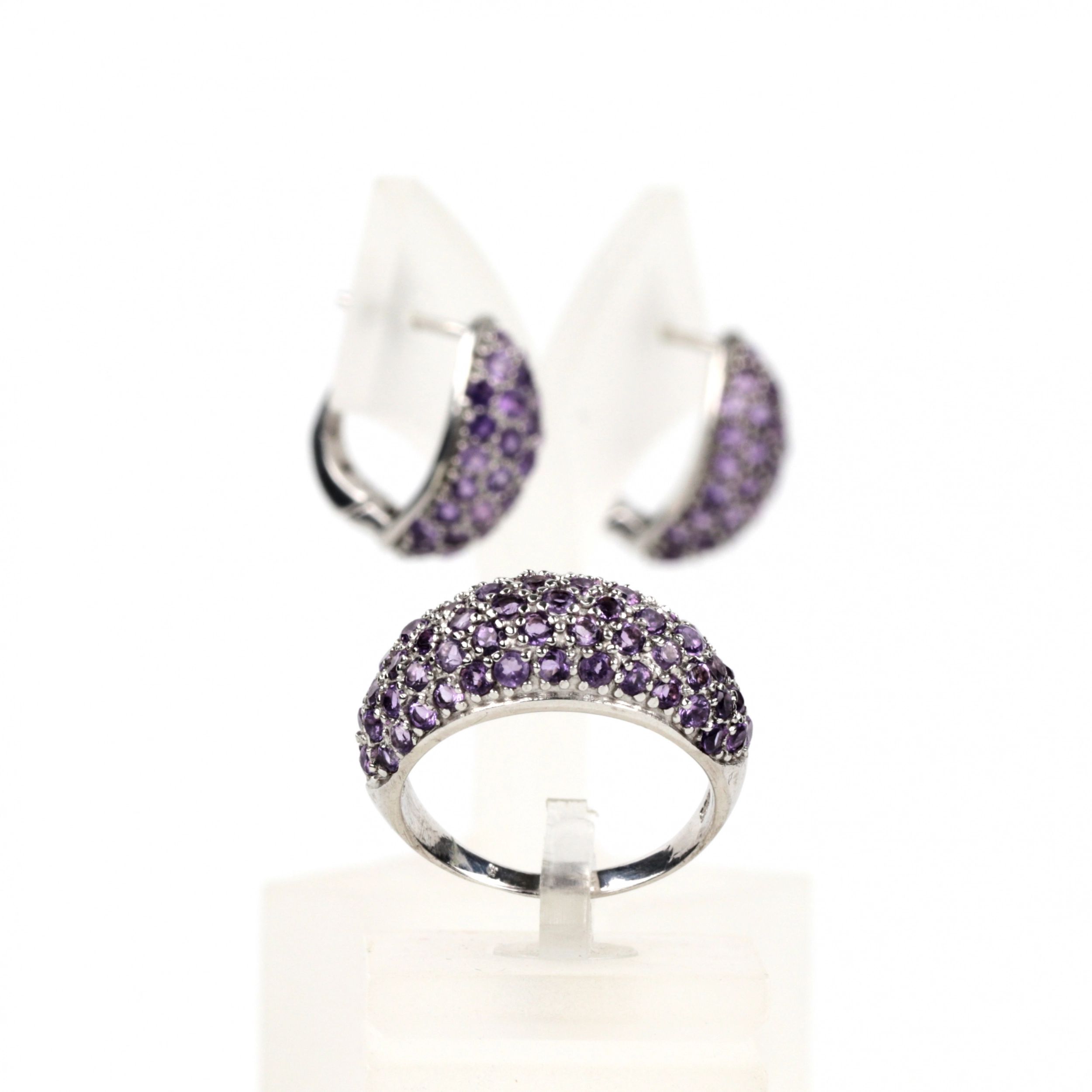 Jewelry-set-with-amethysts-