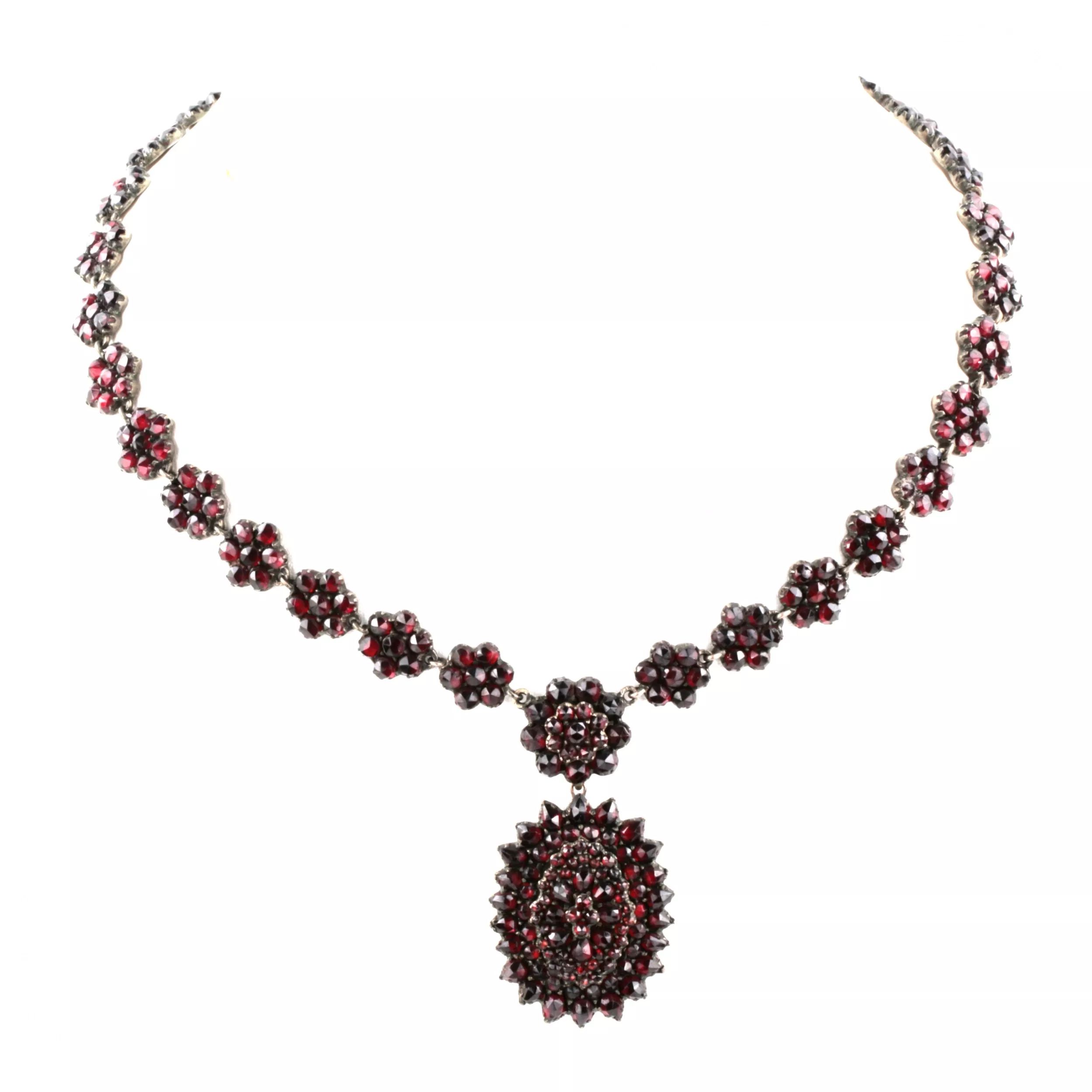 Necklace-with-garnets-on-silver-Europe-19th-century-
