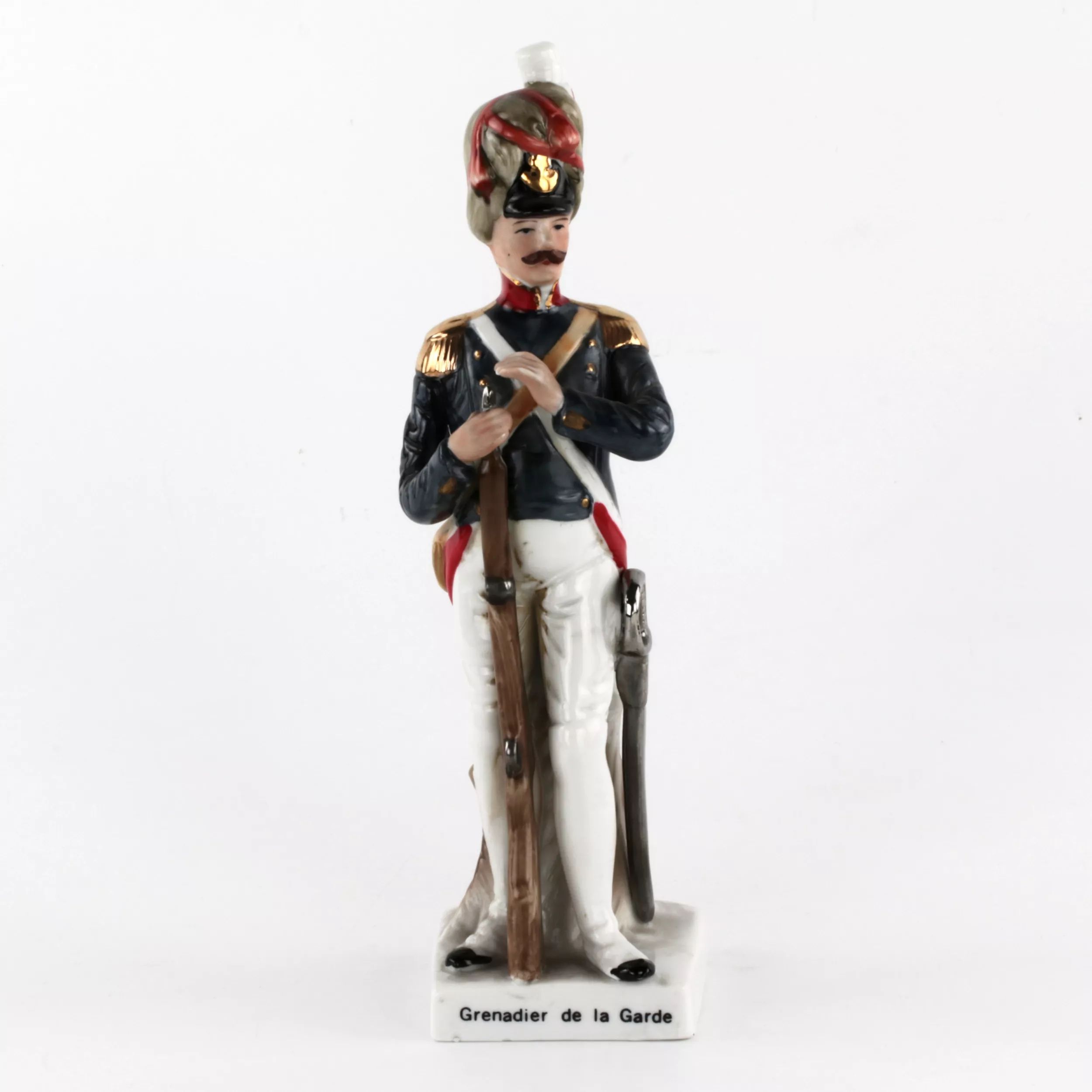 Porcelain-figurine-Soldier-Grenadier-De-La-Garde-Germany