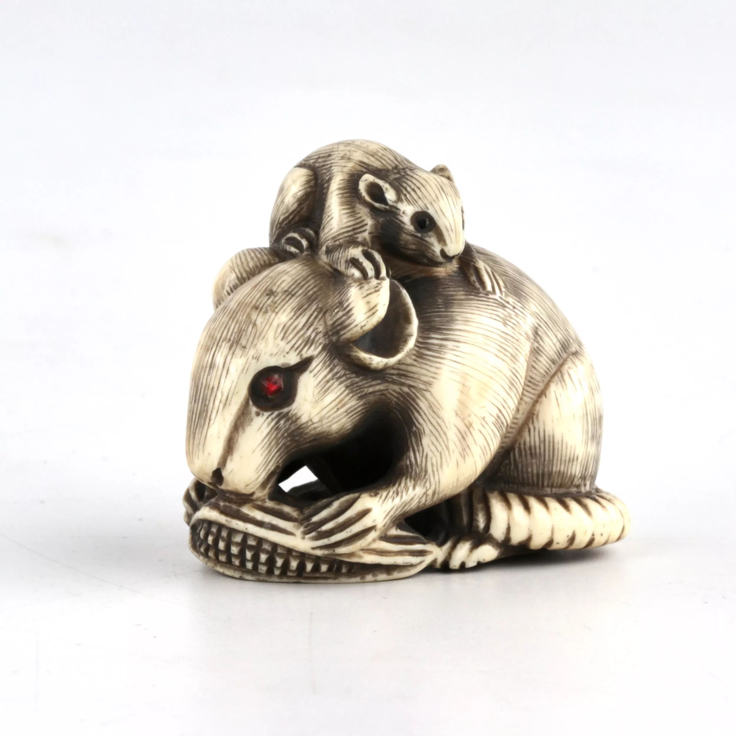 Netsuke-Peles-