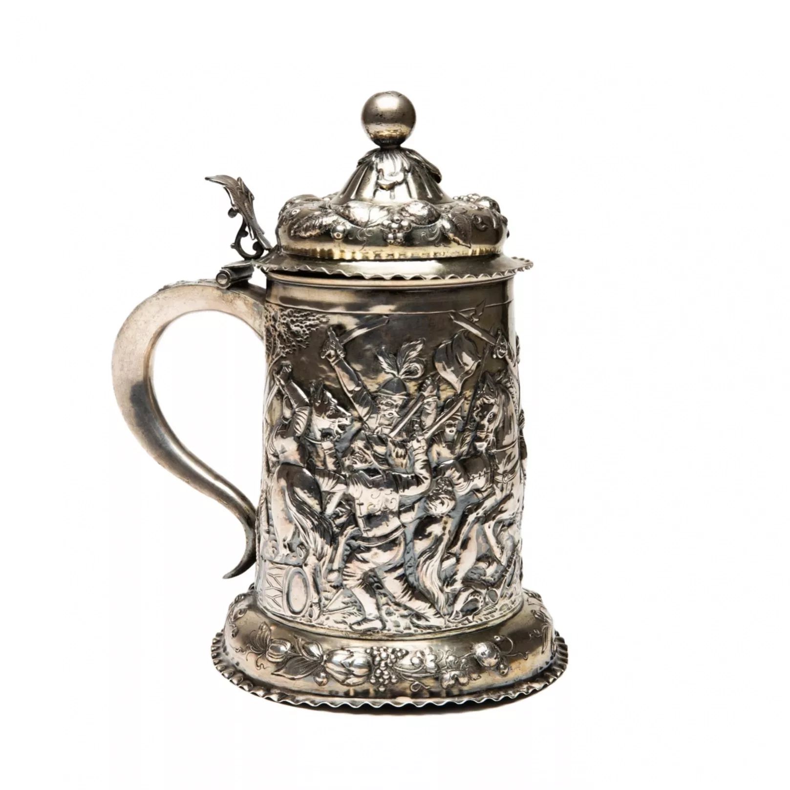 Silver-beer-goblet-with-battle-scenes-First-half-of-the-19th-century
