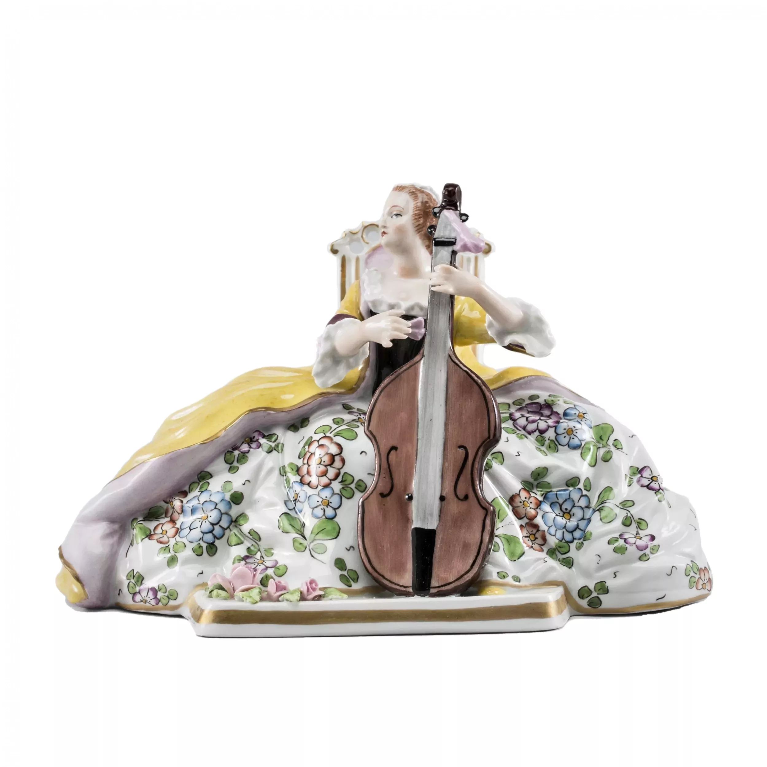 Figurine-en-porcelaine-Dame-au-violoncelle-Sitzendorf
