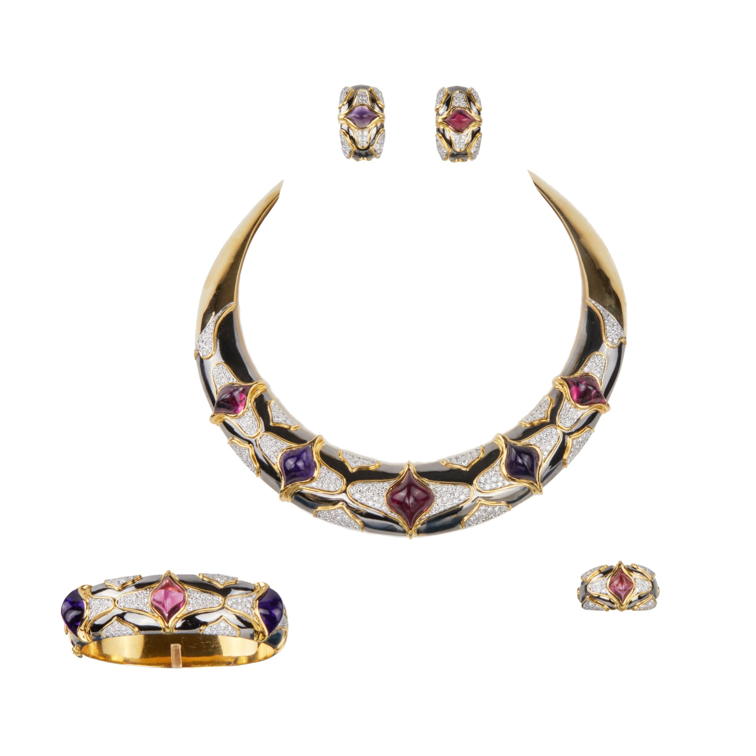 Impressive-gold-jewelry-set-with-amethysts-and-diamonds-