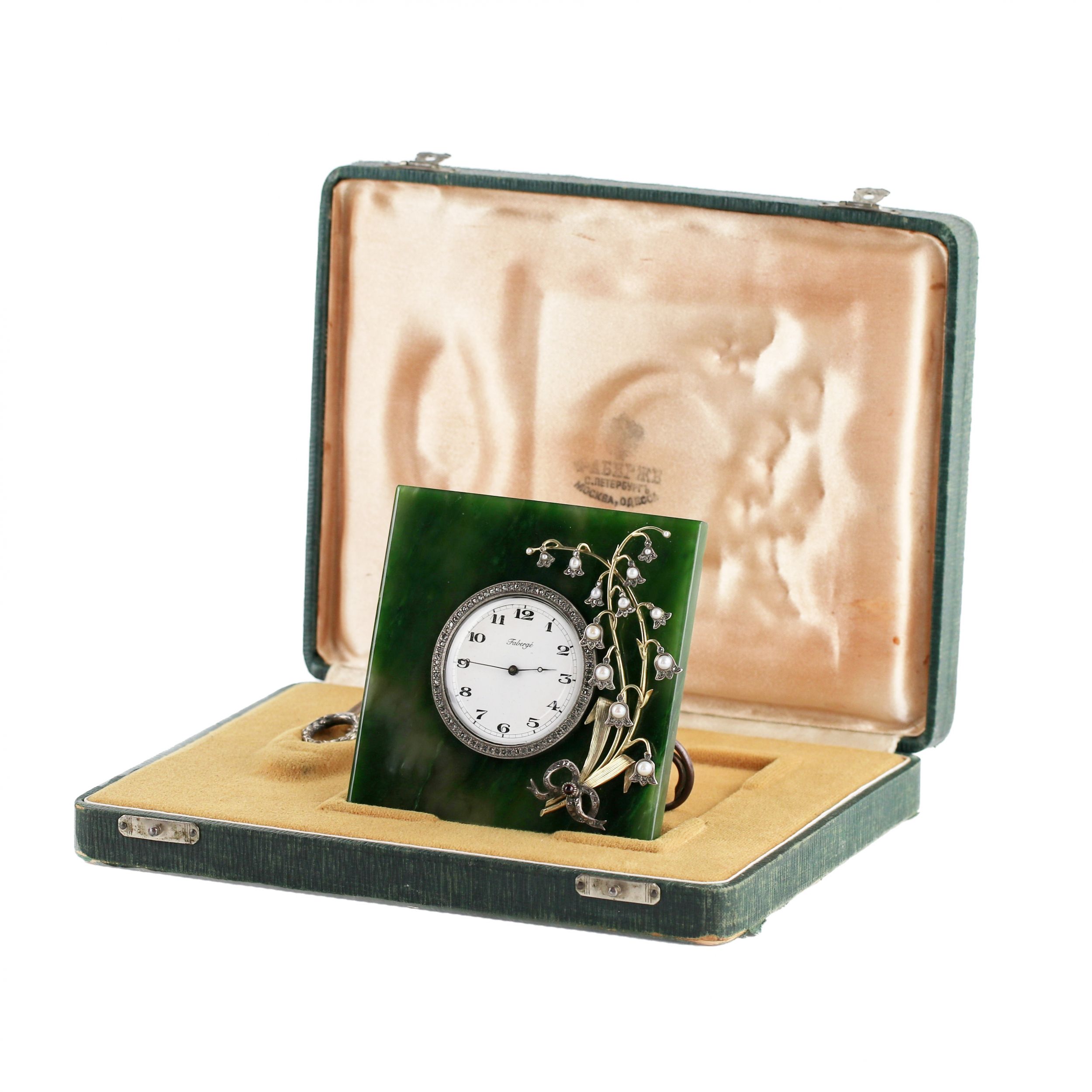 Horloge-de-table-en-or-argent-et-jade-Dans-le-style-de-Carl-Fabergé-Russie-20ième-siècle-