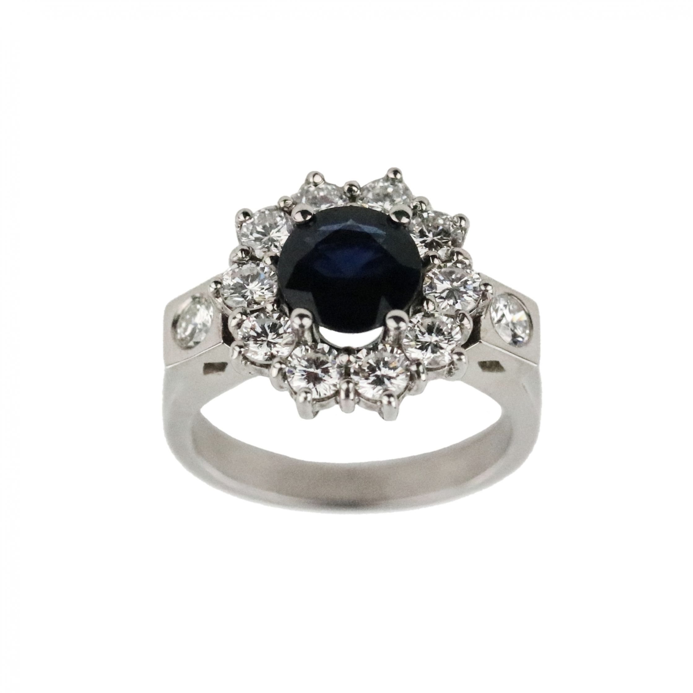 18k-gold-ring-with-diamonds-and-natural-sapphire-