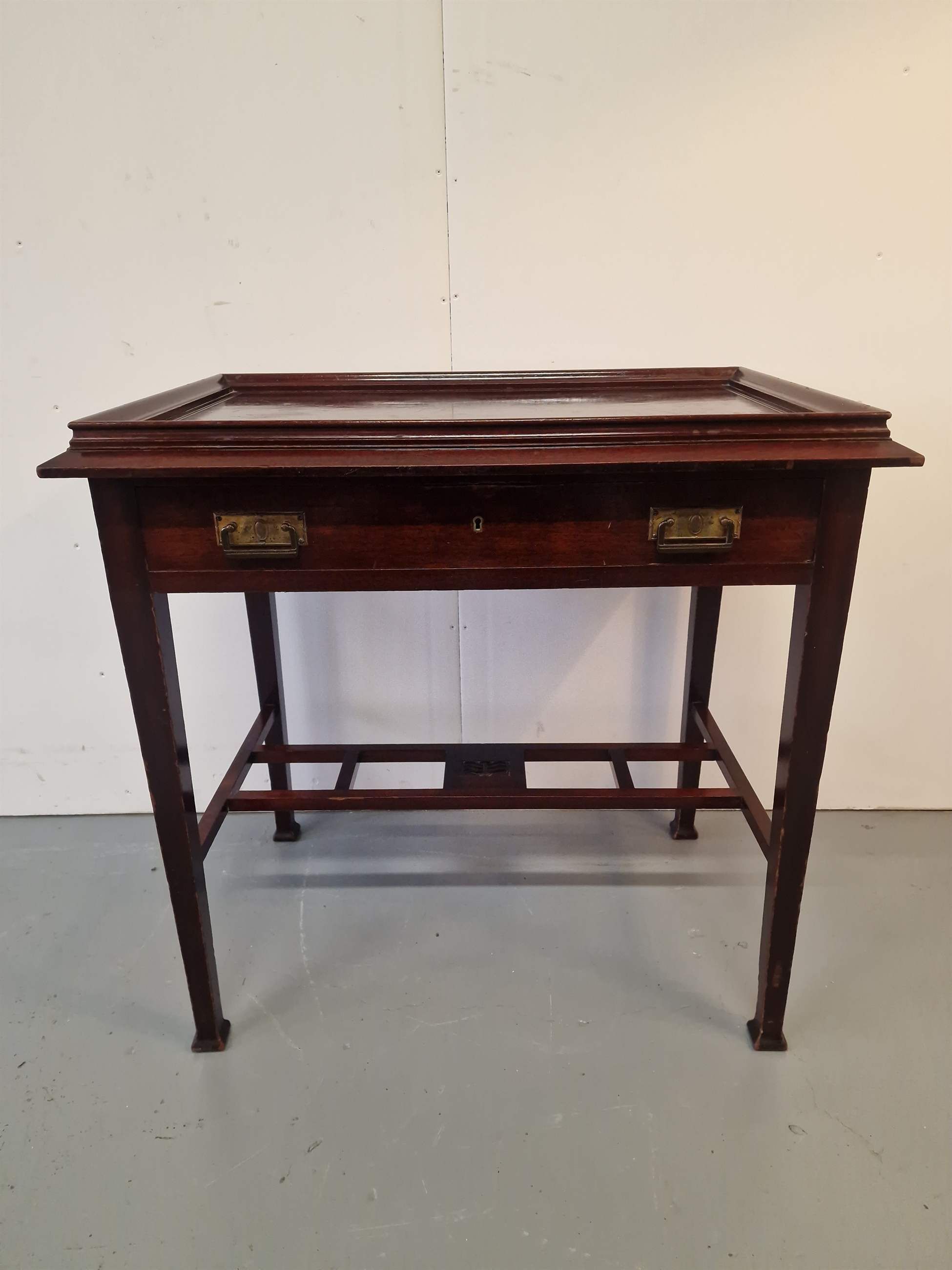 Art-deco-style-table-with-drawer