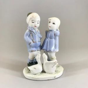 Porcelain figurine "Children with geese"