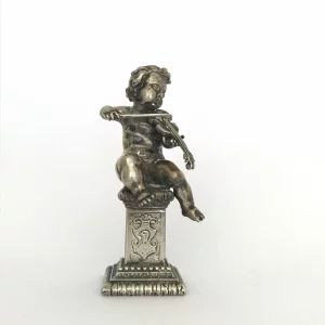 Silver figurine of the musician Putti.