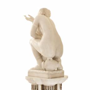 Великолепная мраморная скульптур на консоле. Купание Венеры. Италия. 19 век.