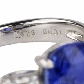 Unique, women`s ring in platinum with natural sapphire 7.31k and diamonds. 