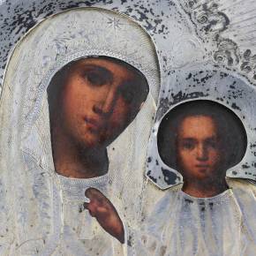 Икона Казанской Божий Матери в серебряном окладе.