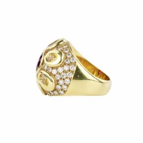 Gold ring with ruby, yellow sapphires and diamonds. 