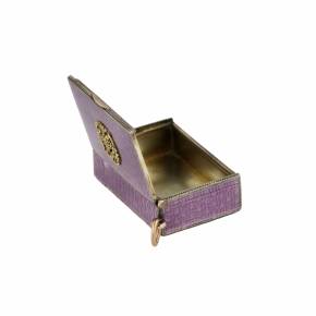 Sudraba šņaucamā tabaka-atslēgu piekariņš no giljošē emaljas ar Krievijas ģerboni no zelta. 19.-20.gadsimta mija. 