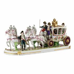 Groupe saxon, sculptural, en porcelaine Voiture de mariage de Napoleon Bonaparte. 