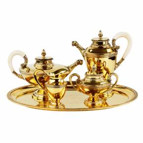 Tea and coffee service of amazing proportions made of gilded silver. Bruckmann & Söhne. 