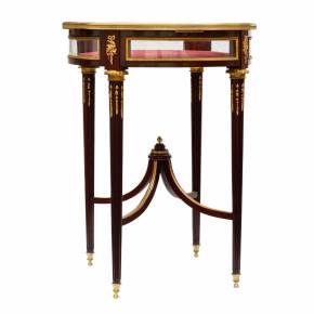 Apaļš vitrīna-galds sarkankoks ar zeltītu bronzu, neoklasicisma stilā. 