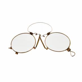 Pince-nez in a leather case. 