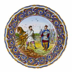 Porcelain dish from the Kuznetsov factory with a scene of calling the hero Mikula Selyaninovich. Early 20th century