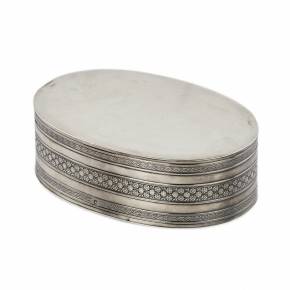 Oval silver box depicting an allegorical scene. France. 19th century. 