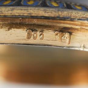 Austroungārijas kloisonnē emaljas sudraba šņaucamā kaste no 19. gadsimta beigām. 