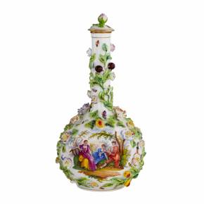Porcelain decanter vase with lid in neo-Baroque style. Dresden. The turn of the 19th-20th centuries.