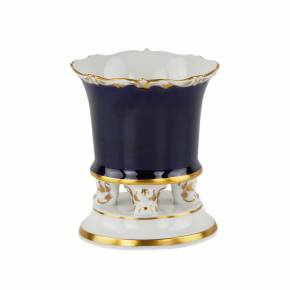A small vase on four figured legs resting on a round pedestal. Meissen manufactory.