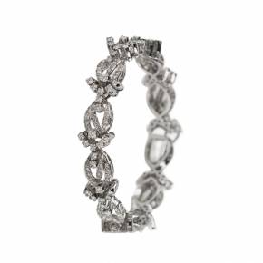 Bracelet en or blanc avec maillons fleurs en diamants. 