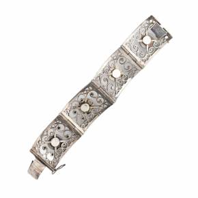 Silver bracelet with Amethysts, cabochon cut. 