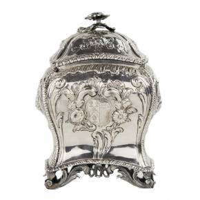 A marvelous silver teapot made in England from the 18th century. London, Herbert & Co.1762