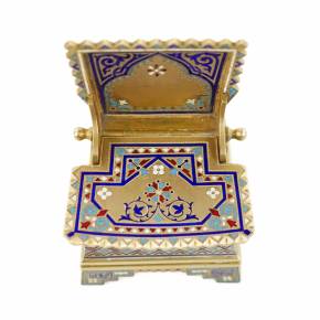 KHLEBNIKOV. Silver salt shaker-throne, champlevé enamel and gilding, in neo-Russian style. Late 19th century 